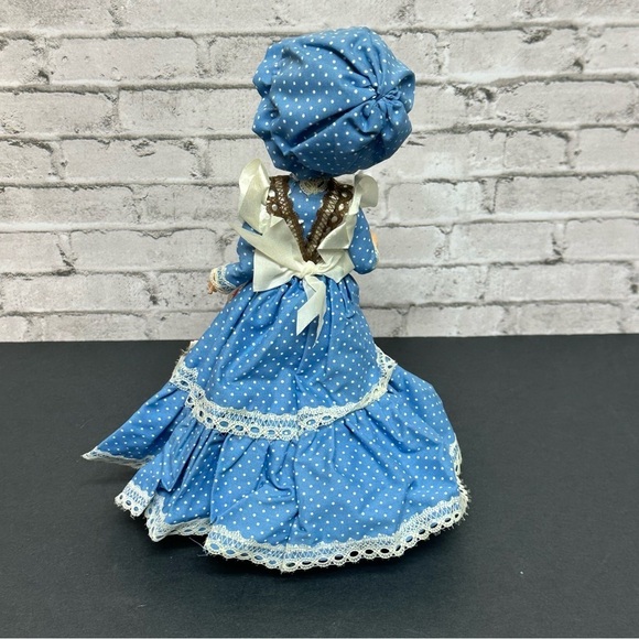 Vintage 1983 New Orleans World's Fair Big Eyes Doll Dress Bonnet Stand 10 in. - Picture 6 of 14